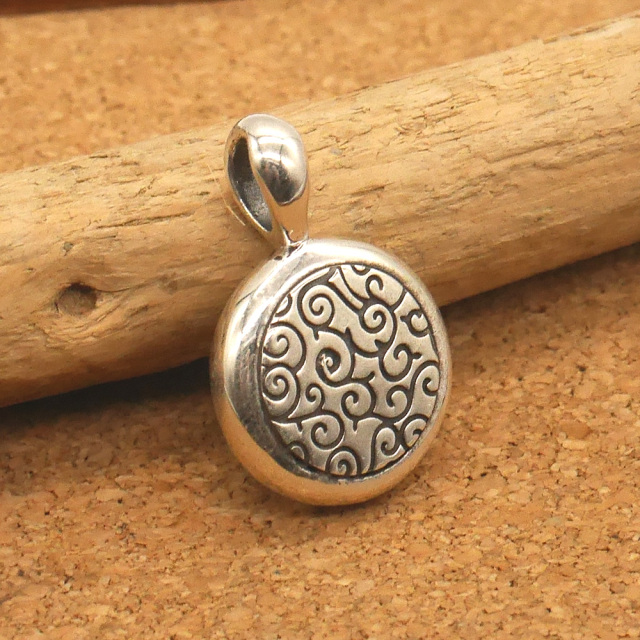 唐草文様シルバーペンダント　リバーシブル