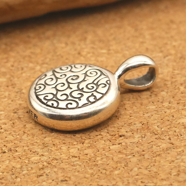 唐草文様シルバーペンダント　リバーシブル