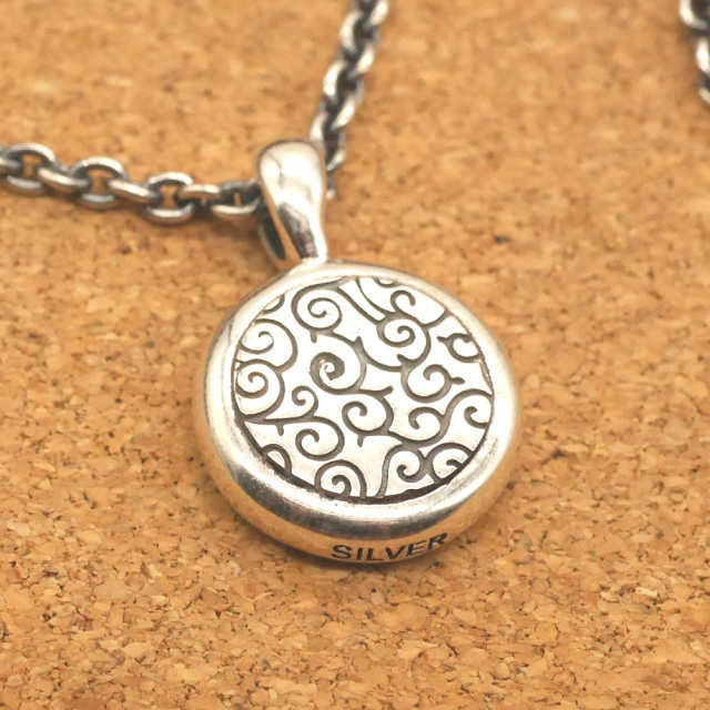 唐草文様シルバーペンダント　リバーシブル