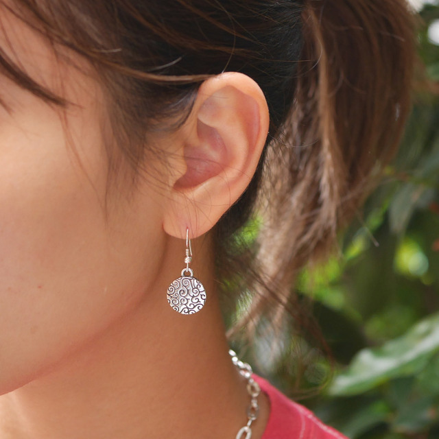 RYOKU 唐草文様 シルバーフックピアス