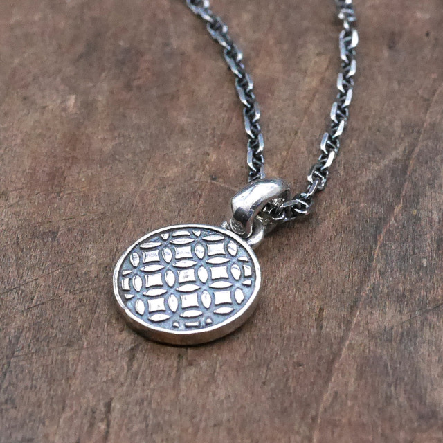 七宝文様　シルバーコインペンダント