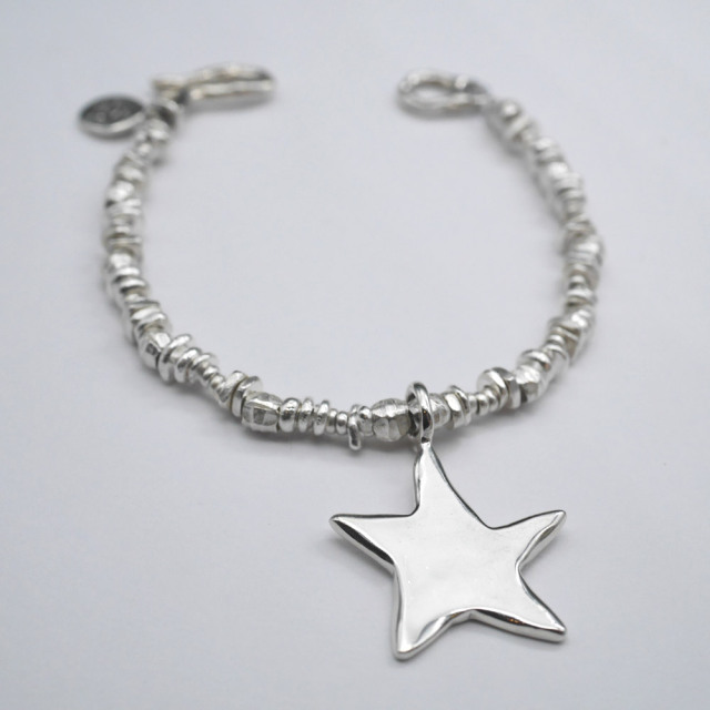 星とシルバービーズのブレスレット