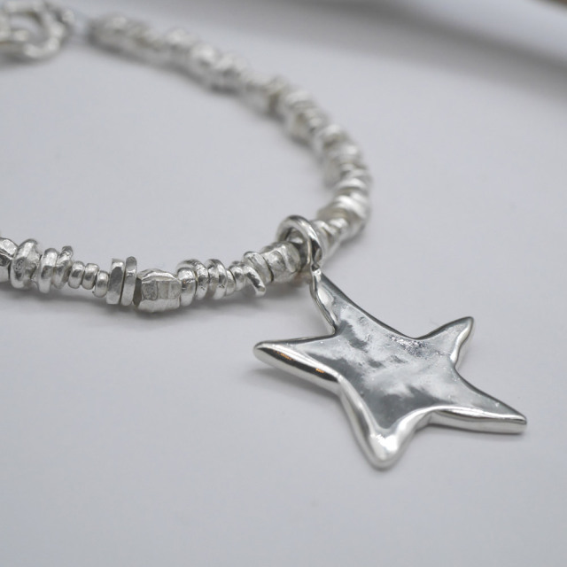 星とシルバービーズのブレスレット