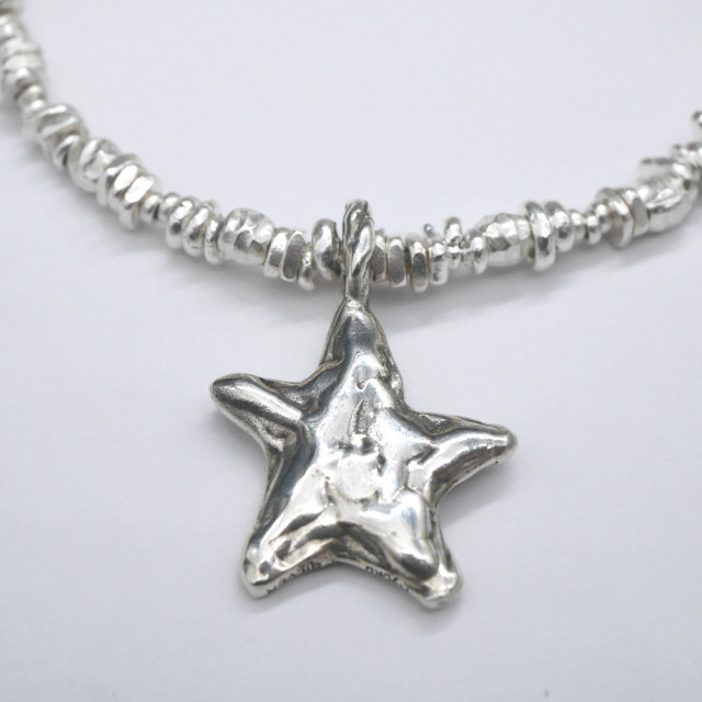 星とシルバービーズのネックレス