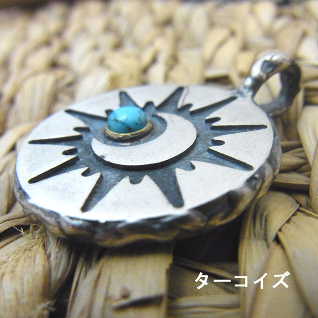 太陽と月と天然石のペンダントトップ