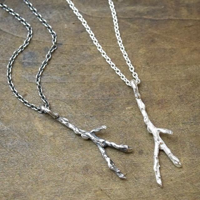 小枝のシルバーペンダント