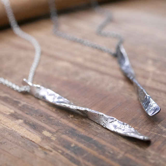 RYOKU ハンドメイド ねじりシルバーペンダント　傷テクスチャー【チェーン付き】