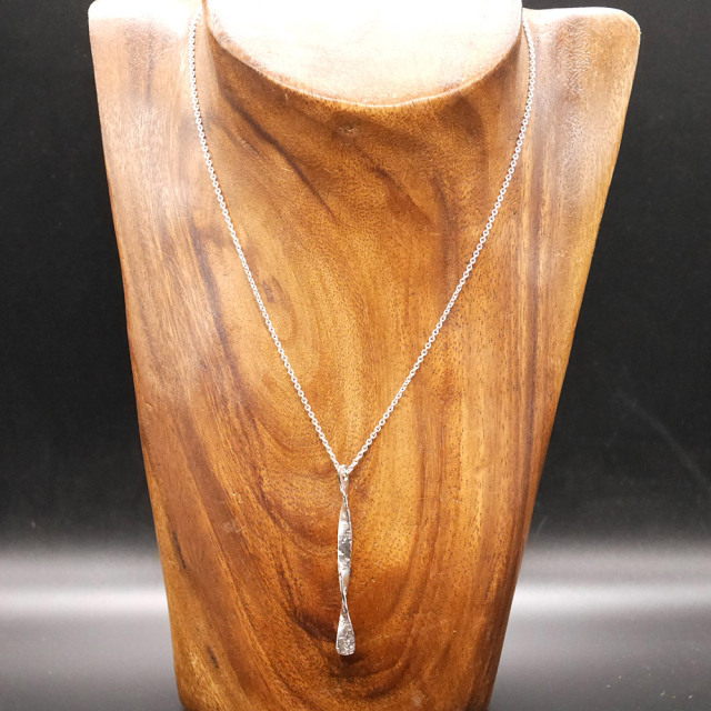 RYOKU ハンドメイド ねじりシルバーペンダント　傷テクスチャー【チェーン付き】