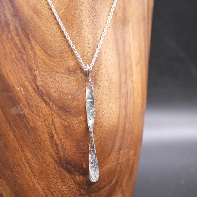 RYOKU ハンドメイド ねじりシルバーペンダント　傷テクスチャー【チェーン付き】
