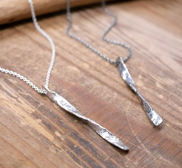 RYOKU ハンドメイド ねじりシルバーペンダント　傷テクスチャー【チェーン付き】