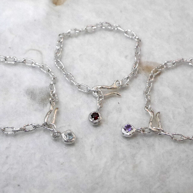 ハンドメイドチェーンブレス　天然石付き　レディース