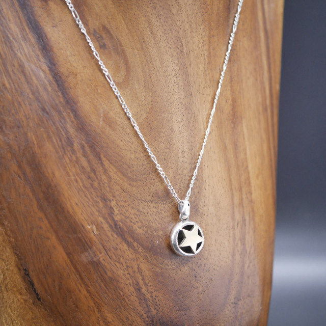 星モチーフ　シルバーペンダント