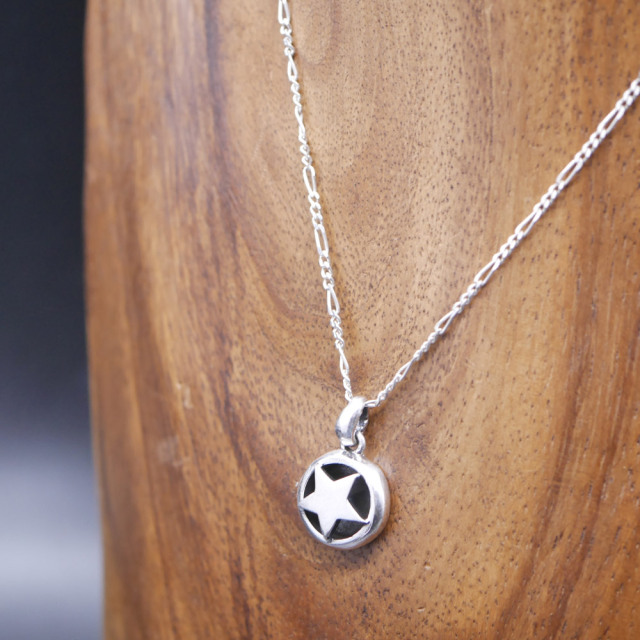 星モチーフ　シルバーペンダント