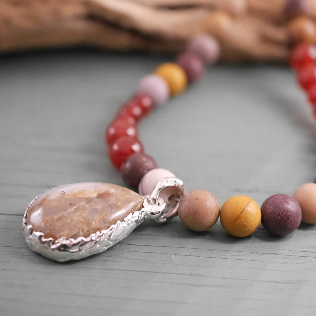 アゲート×シルバートップ　モッカイト×カーネリアンビーズ　天然石ネックレス