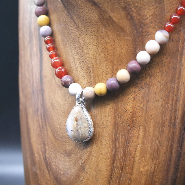 アゲート×シルバートップ　モッカイト×カーネリアンビーズ　天然石ネックレス