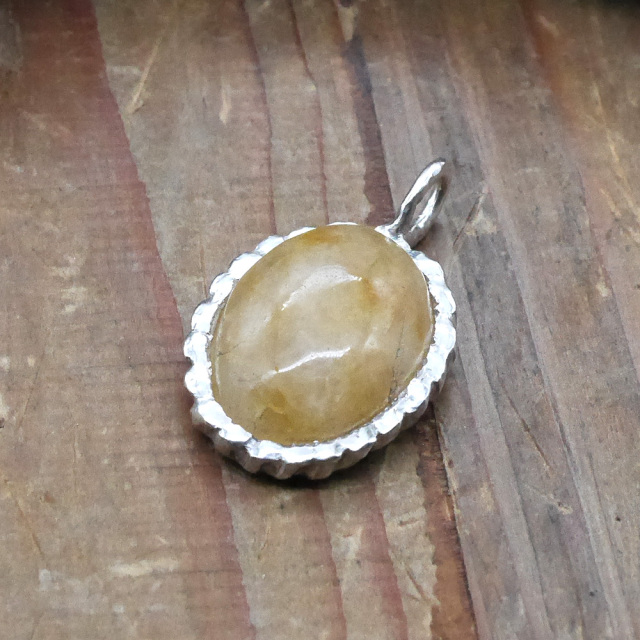 天然石ペンダントトップ　シルバー　カルサイト  ryoku りょく