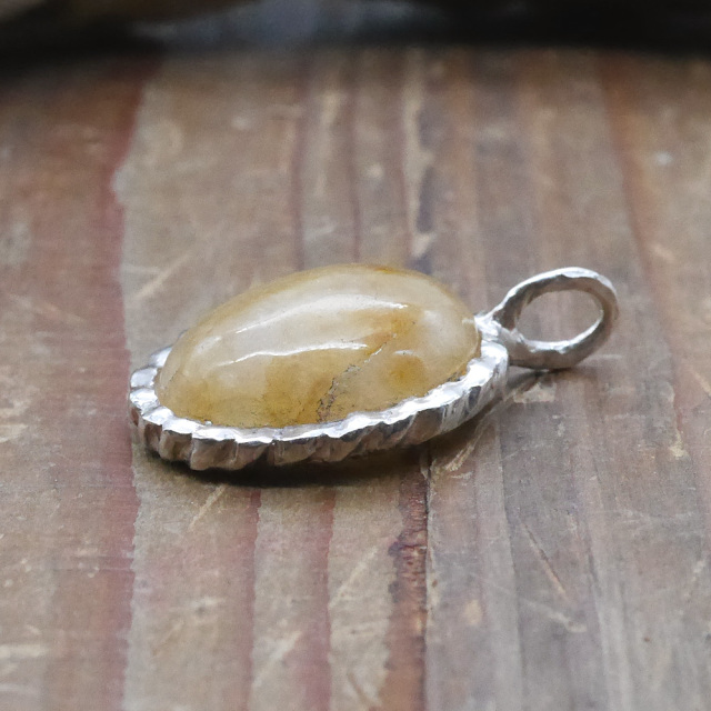 天然石ペンダントトップ　シルバー　カルサイト ryoku りょく