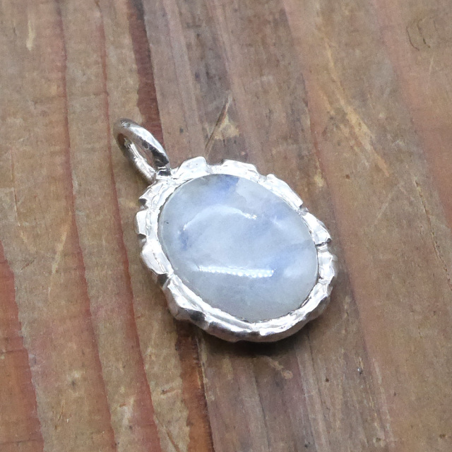 天然石ペンダントトップ　シルバー　レインボームーンストーン