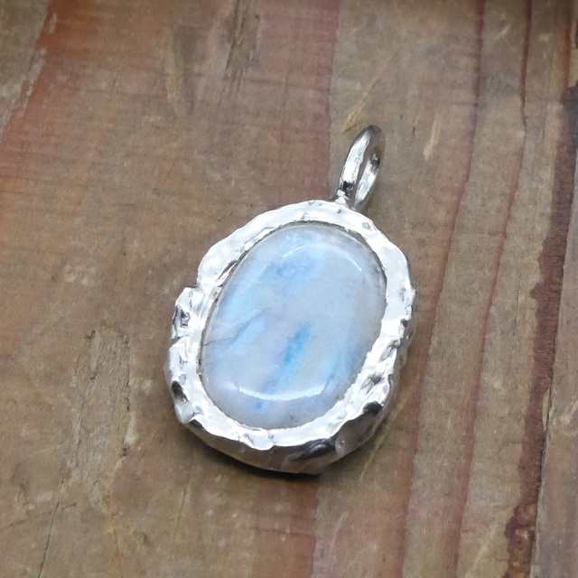 天然石ペンダントトップ　シルバー　レインボームーンストーン ryoku りょく
