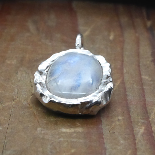 天然石ペンダントトップ　シルバー　レインボームーンストーン ryoku りょく