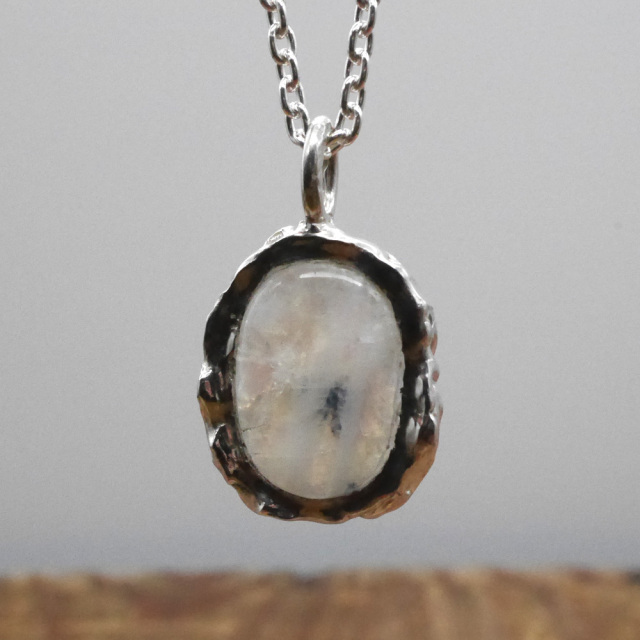 天然石ペンダントトップ　シルバー　レインボームーンストーン ryoku りょく