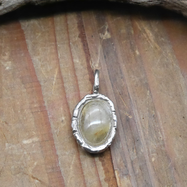 天然石ペンダントトップ　シルバー　ルチルクオーツ ryoku りょく
