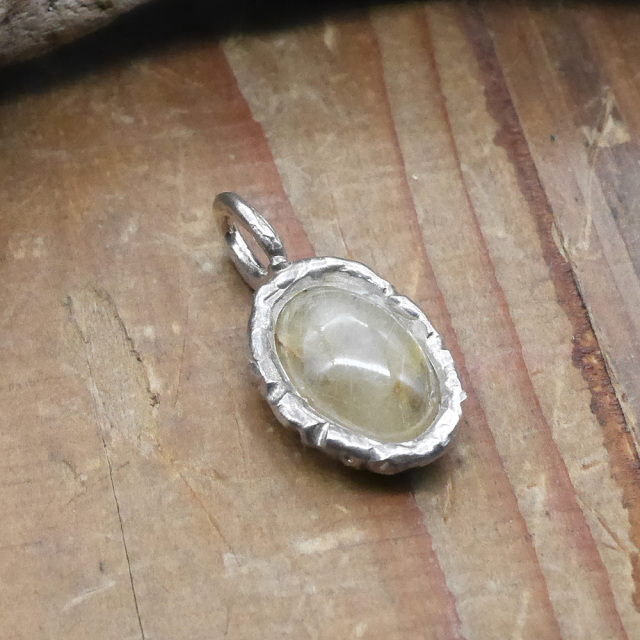 天然石ペンダントトップ　シルバー　ルチルクオーツ ryoku りょく