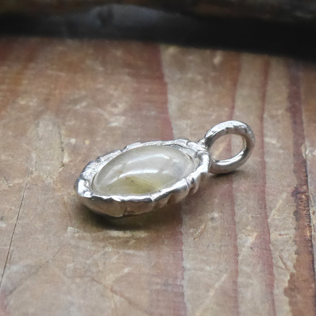 天然石ペンダントトップ　シルバー　ルチルクオーツ ryoku りょく