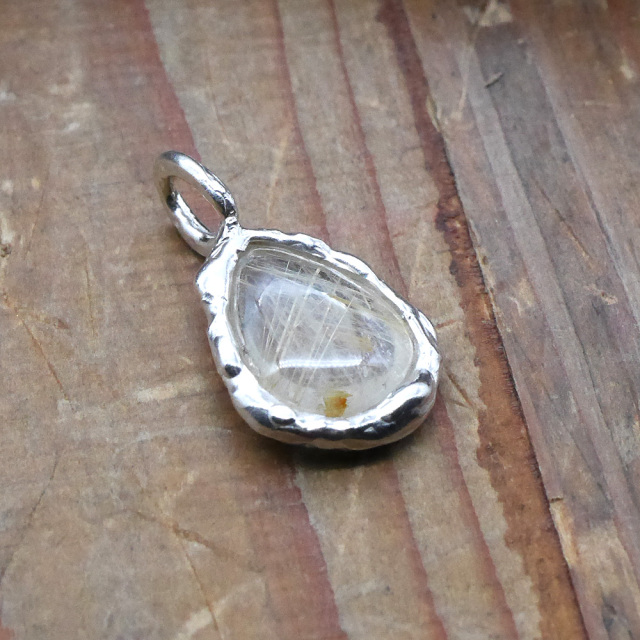 天然石ペンダントトップ　シルバー　ルチルクオーツ ryoku りょく