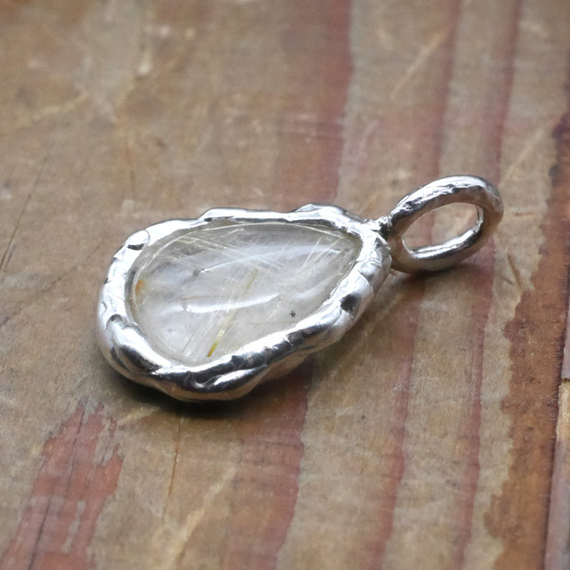天然石ペンダントトップ　シルバー　ルチルクオーツ ryoku りょく