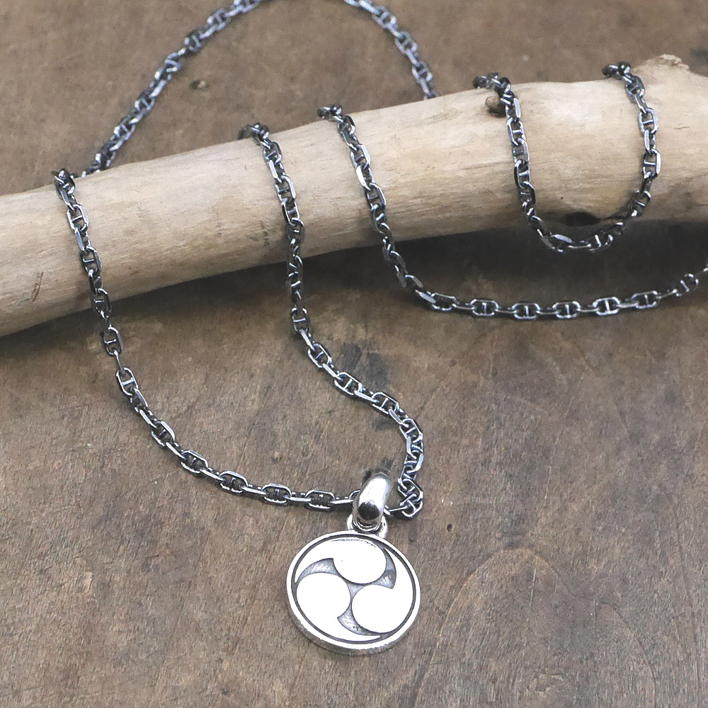 左三つ巴紋　シルバーコインペンダント