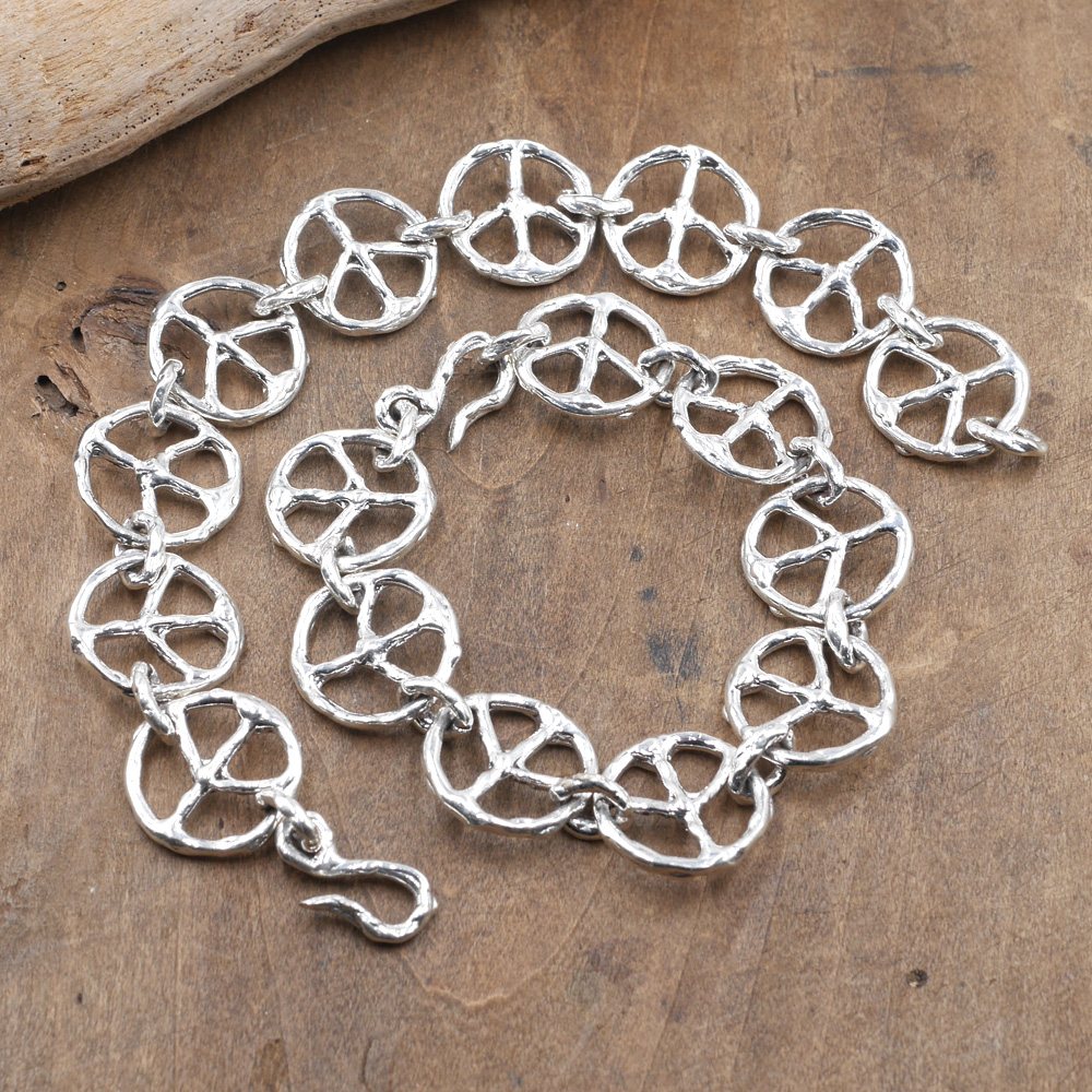 シルバーチェーンブレスレット　ピースチャーム付き