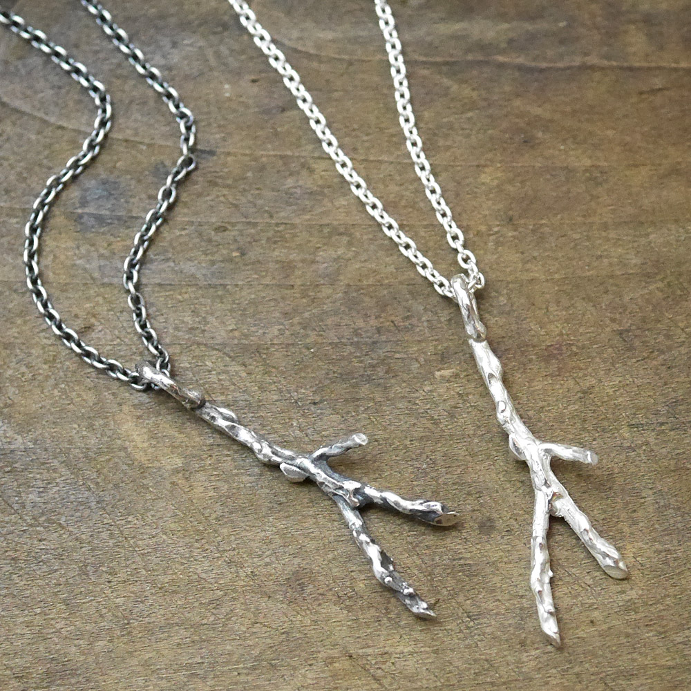 小枝のシルバーペンダント