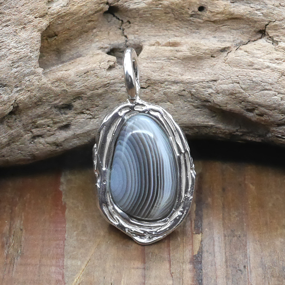 天然石ペンダントトップ　シルバー　レインボームーンストーン ryoku りょく