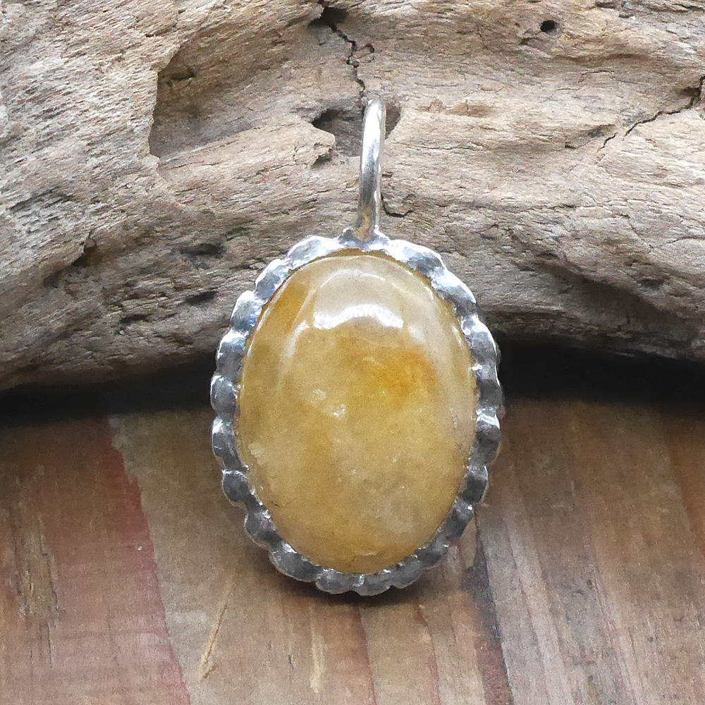 天然石ペンダントトップ　シルバー　カルサイト