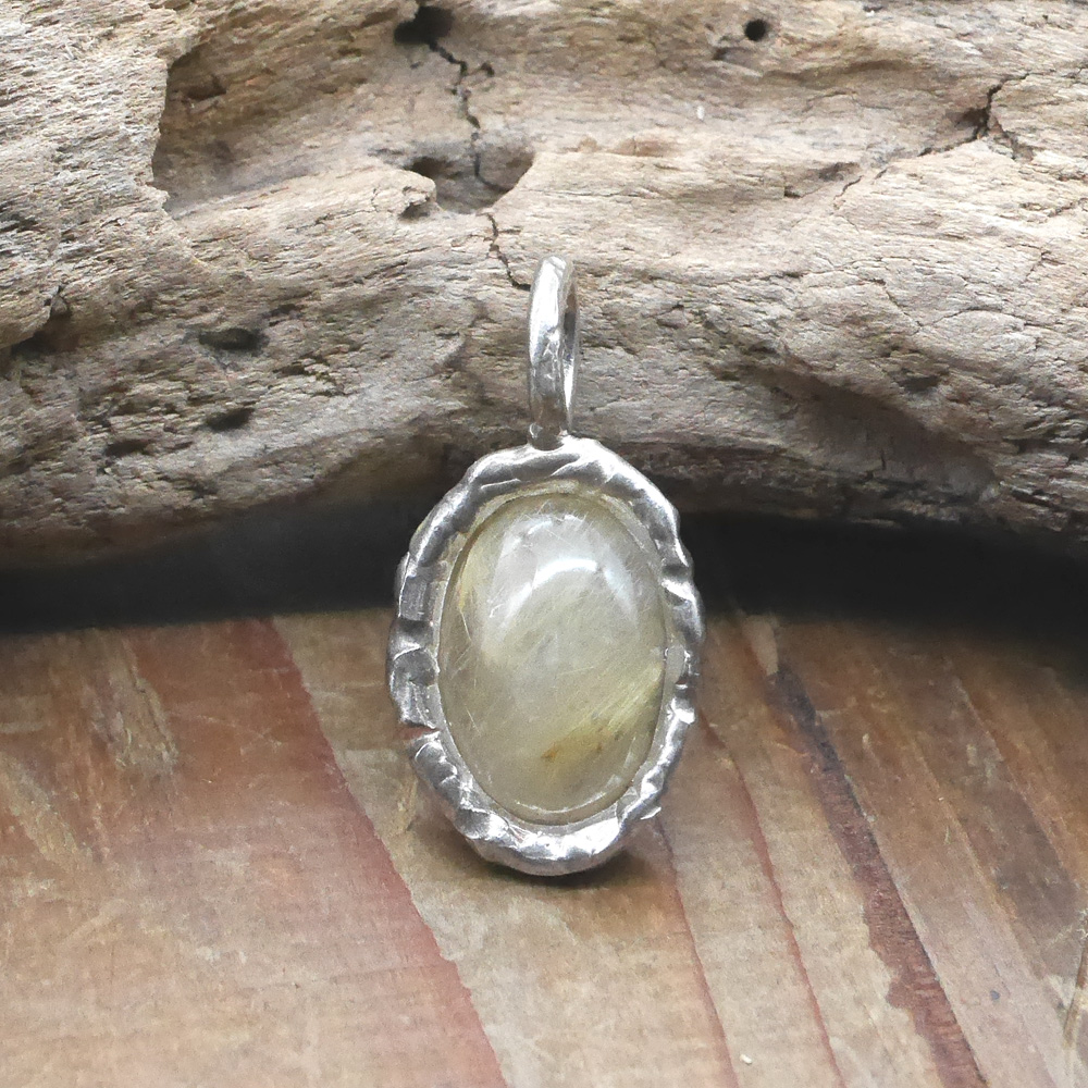 天然石ペンダントトップ　シルバー　ルチルクオーツ ryoku りょく