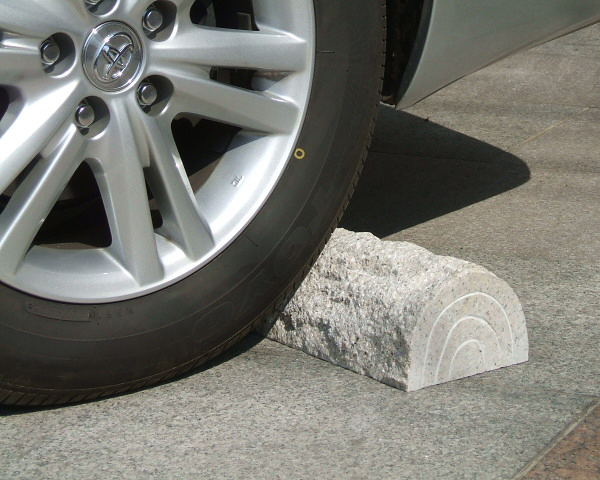 車止め　薪デザイン（幅４５ｃｍタイプ）★25000セット完売記念★カーストッパー★