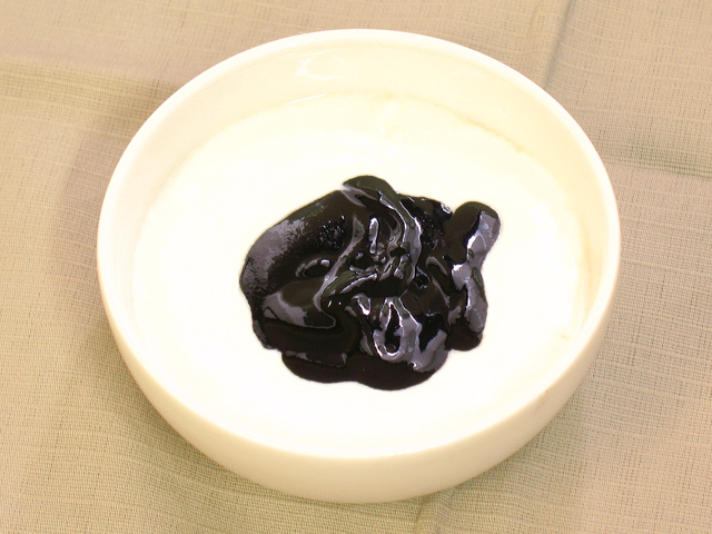 胡麻ハニー・黒ビン600g（黒ごまペースト・蜂蜜配合・5,400
