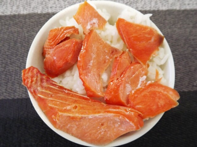 紅鮭丼