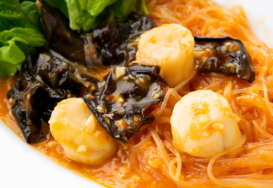 帆立と岩手県産きくらげ春雨のチリソース