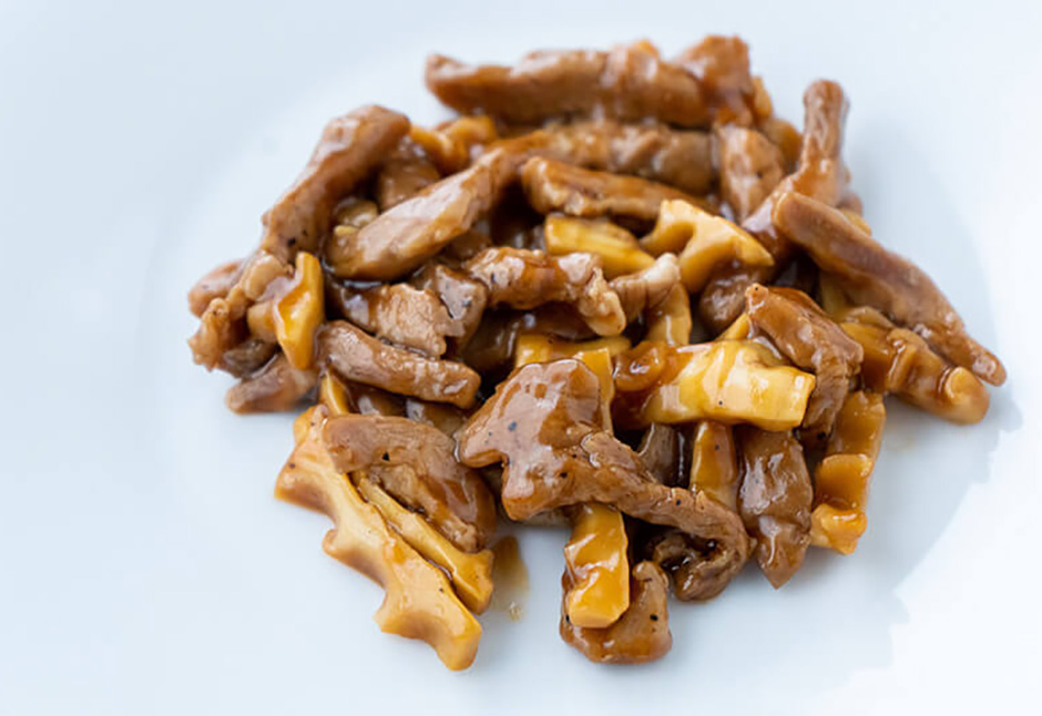 八幡平ポークと筍オイスターソース炒め