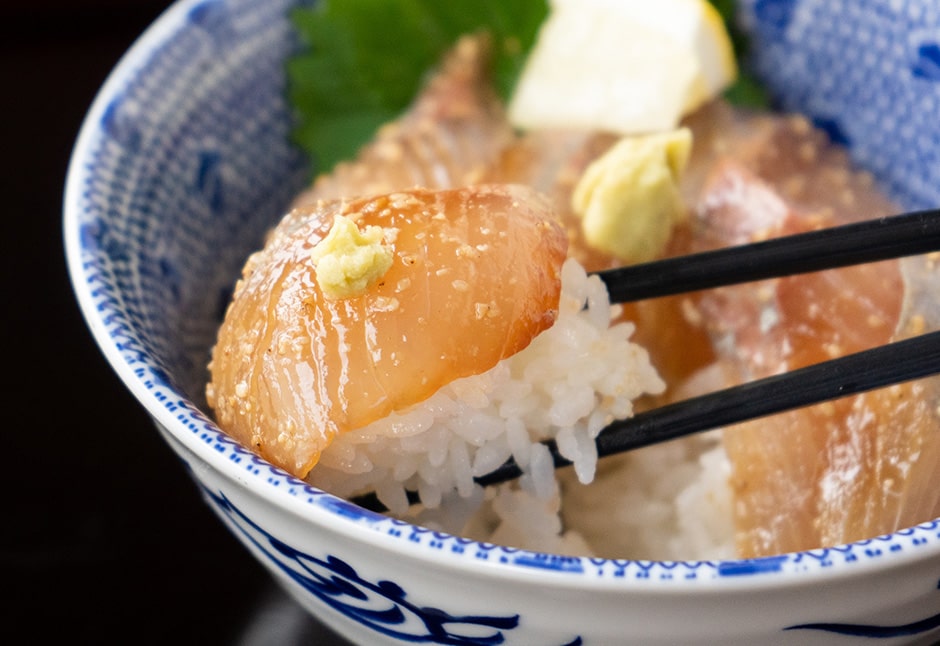 気仙沼産かんぱち胡麻漬丼