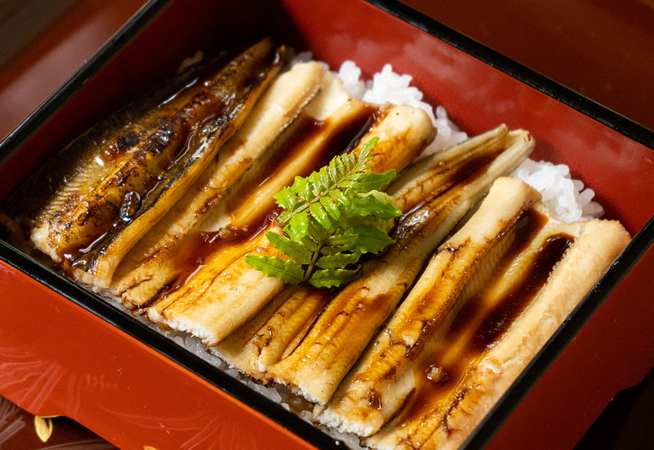 鼎・斉吉の煮穴子重(4枚入れ）