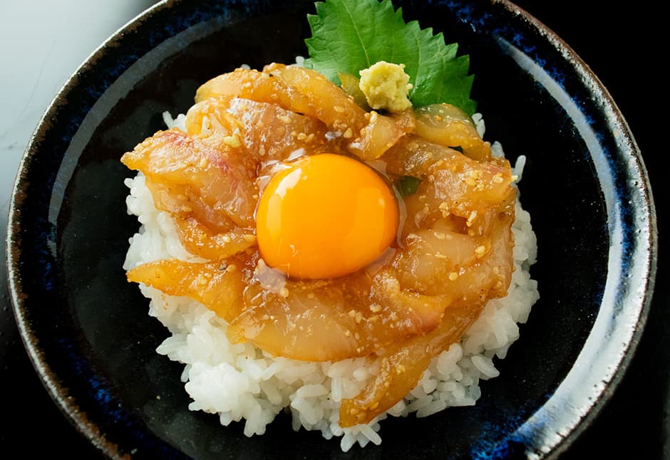 気仙沼産小鯛の切り落とし胡麻漬丼