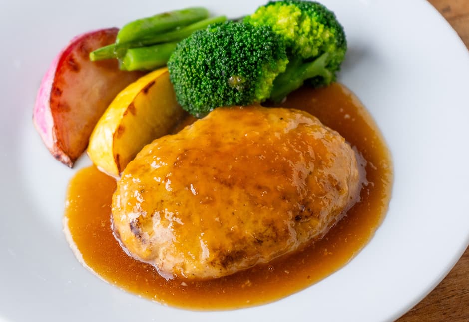 まぐろハンバーグ　玉ねぎソース