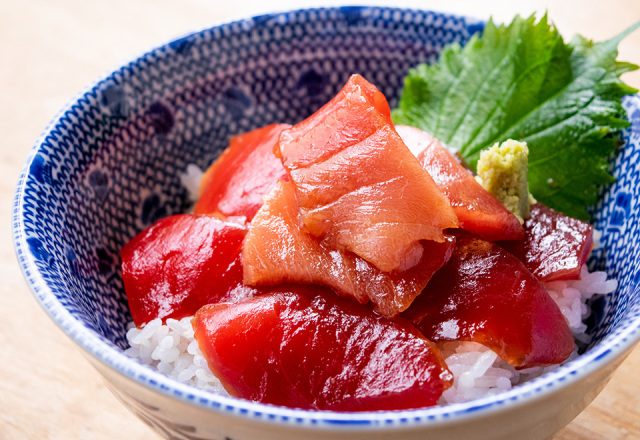 天然目鉢まぐろ切り落とし漬丼