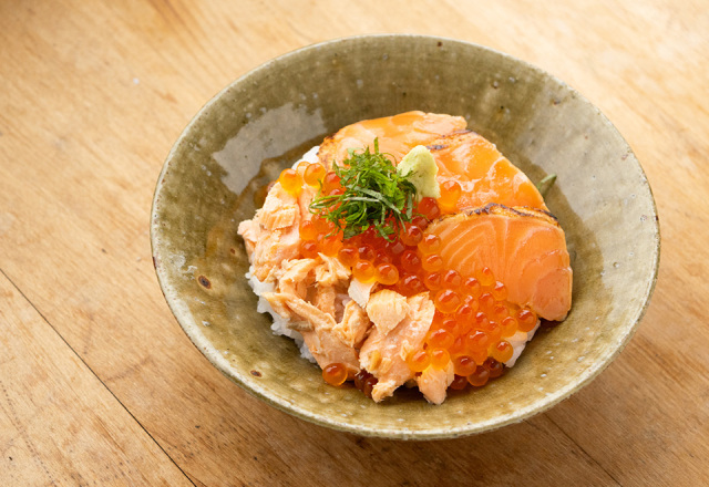 人気の鮭いくら親子丼