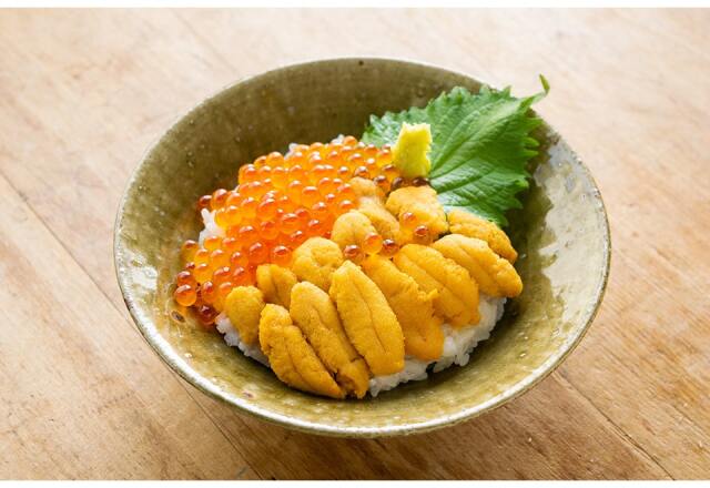 蒸しうにいくら丼