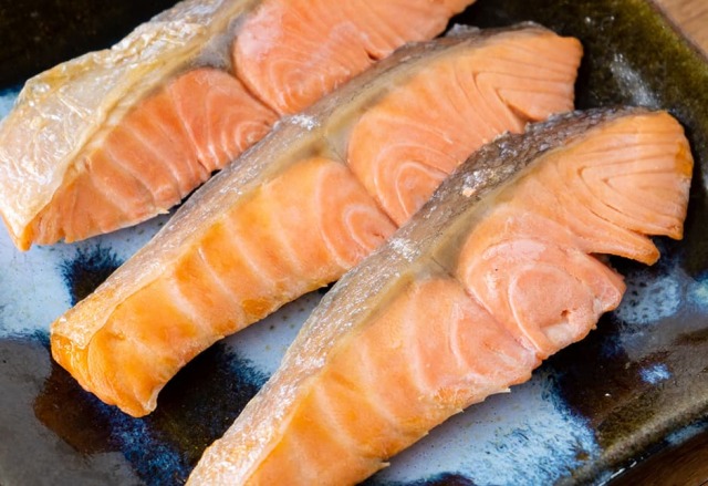 焼いてある　銀鮭の一塩(3切れ）