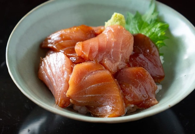 定置網　キハダ鮪切り落とし漬け丼（２パック）
